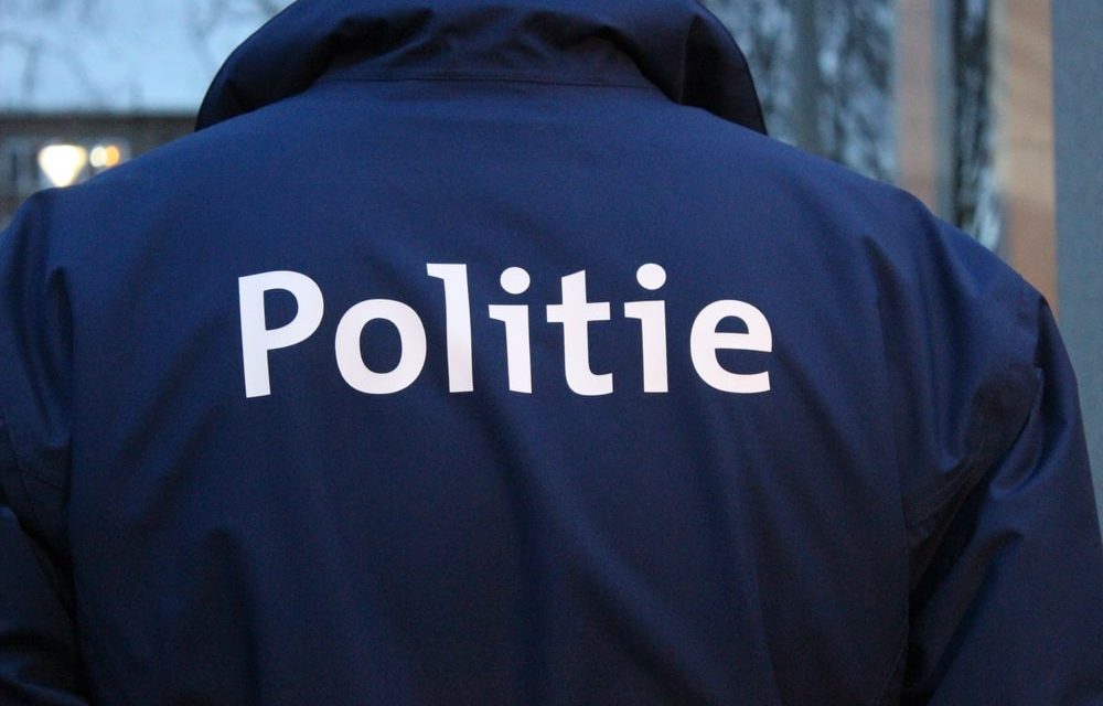 Dealers vluchten weg voor politie