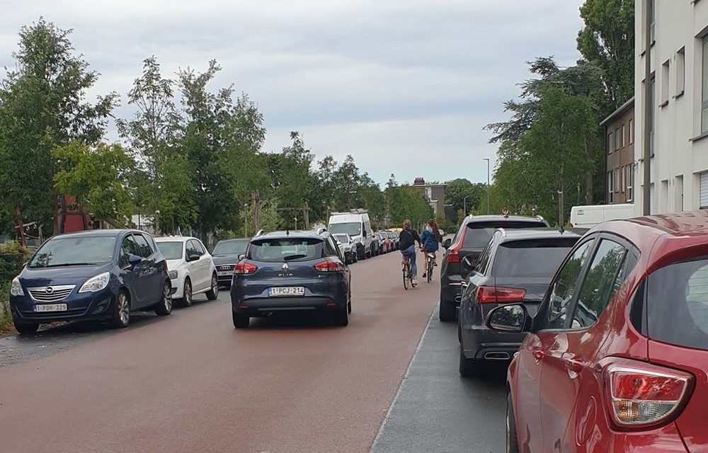 Chauffeurs respecteren fietsstraat Ruimtevaartlaan niet