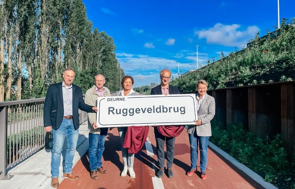 Nieuwe brug in Deurne ingehuldigd