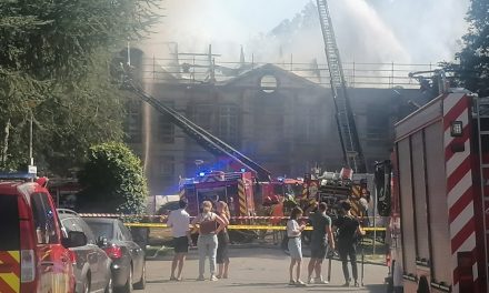 Kasteel Boekenberg staat in brand