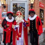 Sinterklaas  komt met een dubbeldekbus naar Deurne