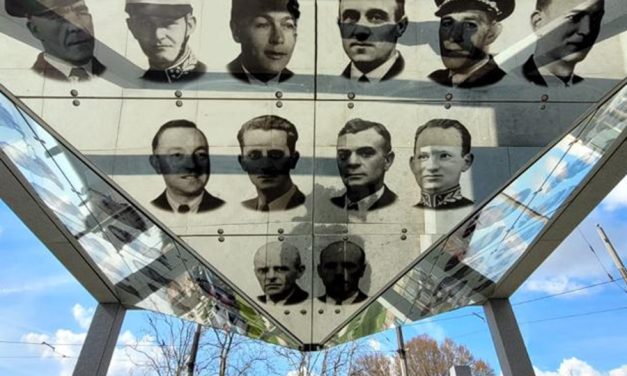 Spiegel aan het monument is hersteld