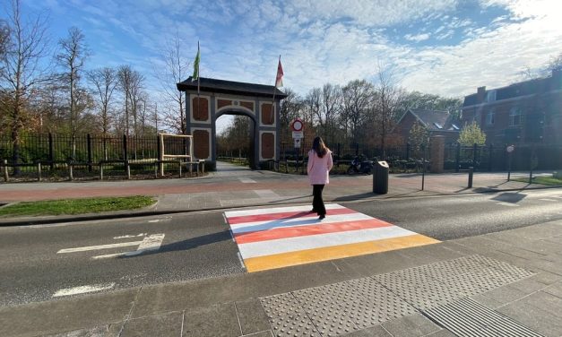 Regenboogzebrapad in Deurne aangelegd