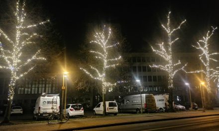 De (energiezuinige) kerstlichtjes branden in Deurne